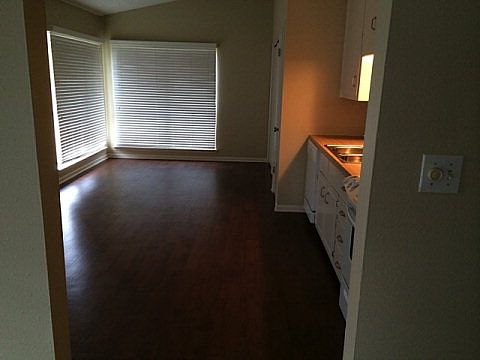 4th image of 111 Kensington Dr
