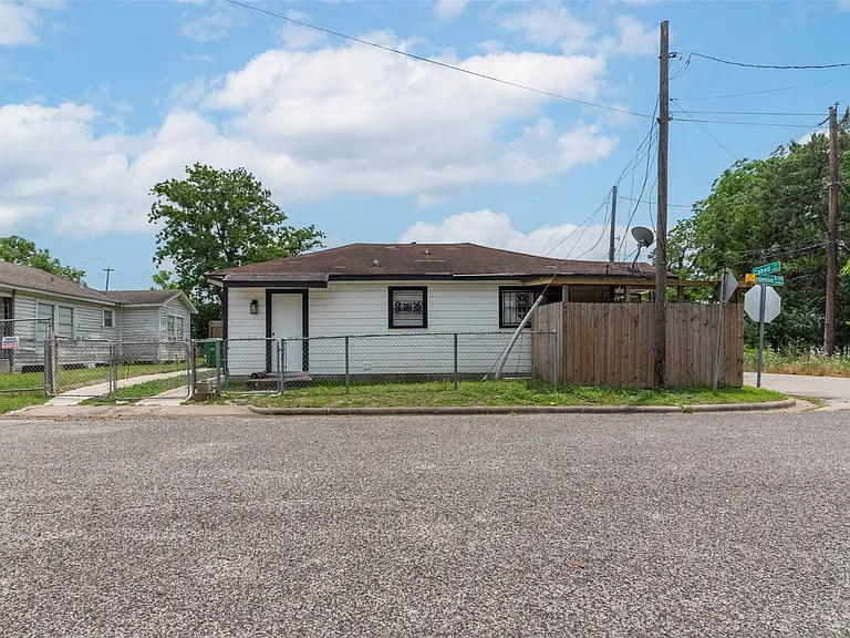 1209 Cabell St — Photo 7