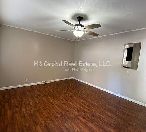 2nd image of 215 Dogwood Ln