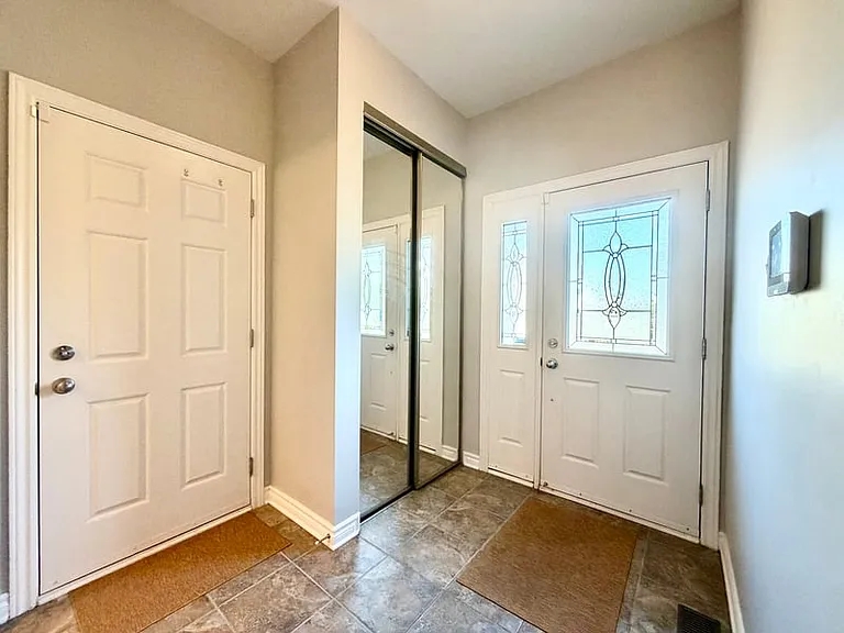 314 Oakcrest Way — Photo 2