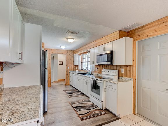 5th image of 704 Hillville Dr