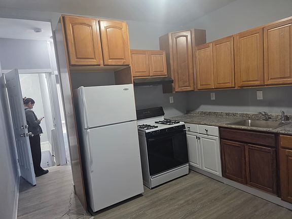 2nd image of 180 Walnut Ave #1