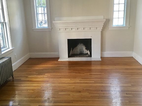 3rd image of 91 Franklin Ave