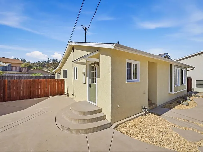 1677 Sandos St — Photo 4
