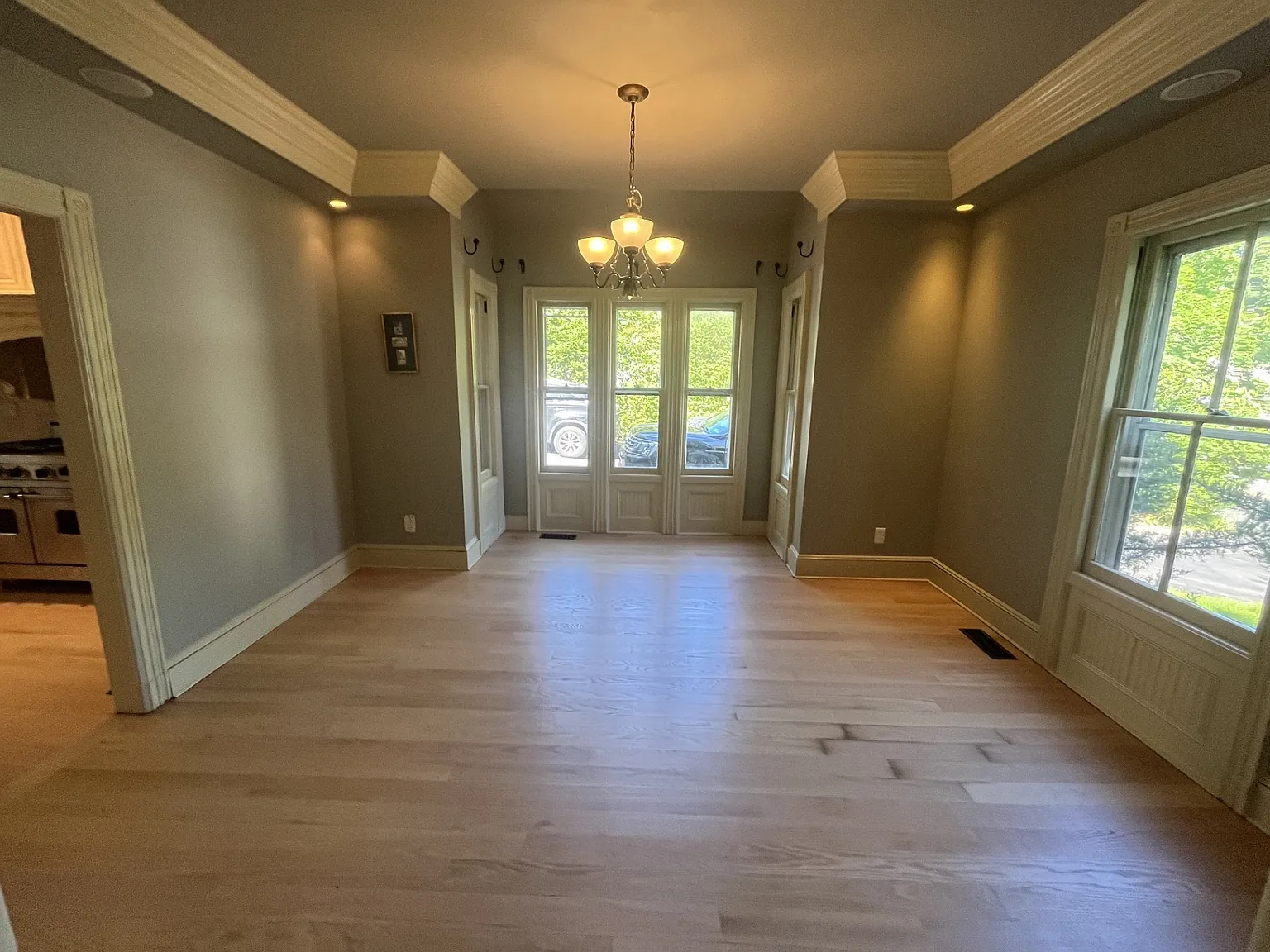 3 bed, 1.5 bath, 1400 sqft, $4,650 — Photo 3
