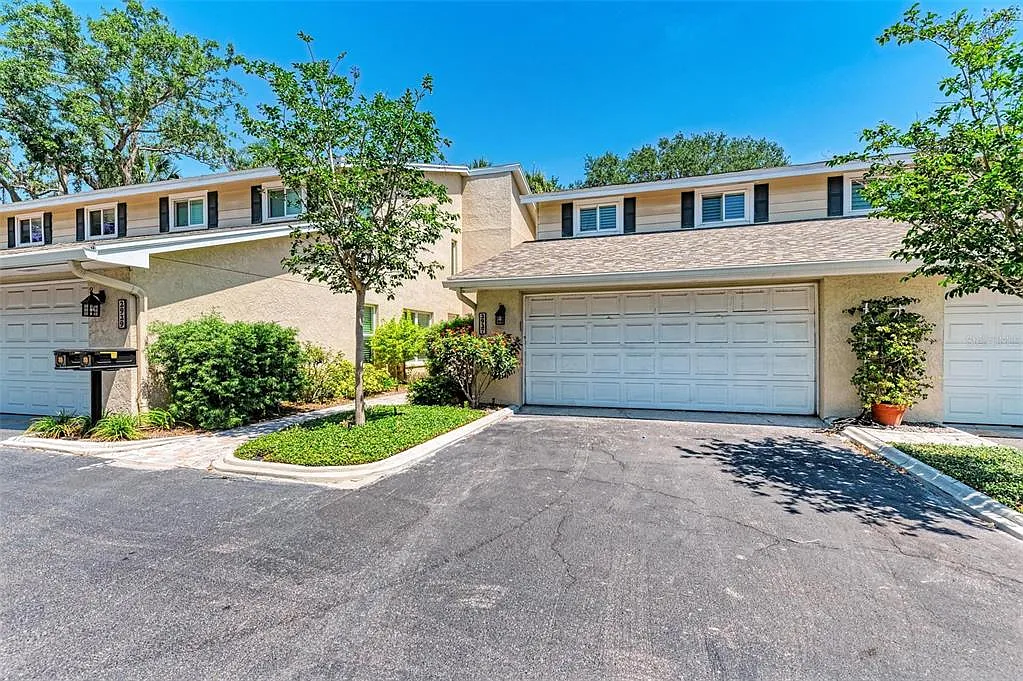 3 bed, 2.5 bath, 1833 sqft, $3,550 — Photo 2