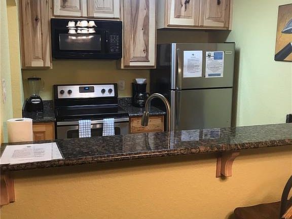 4th image of 1101 Parkview Dr APT B14