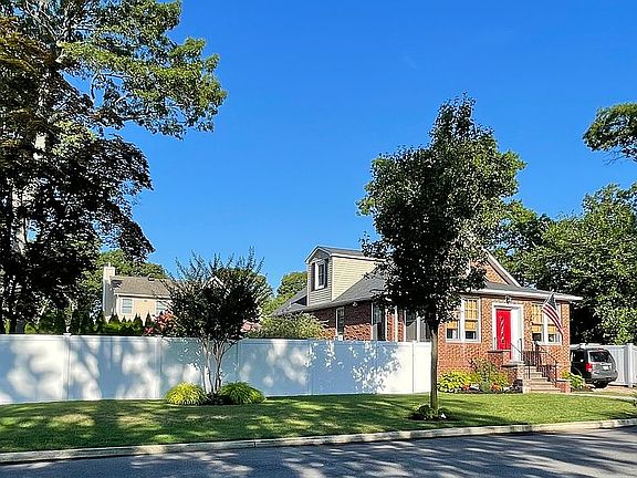 3rd image of 74 Bayard St