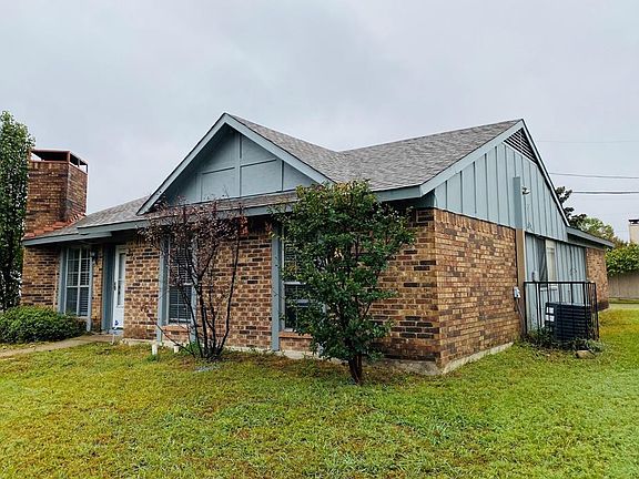 2nd image of 835 Woodgreen Dr