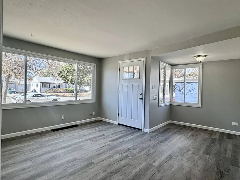 914 Galena St — Photo 3