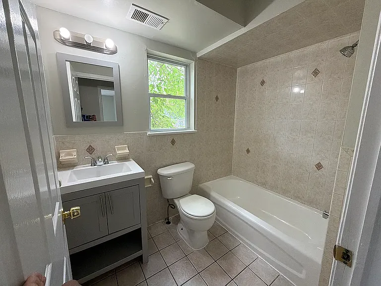 961 Bergen St #2B — Photo 8