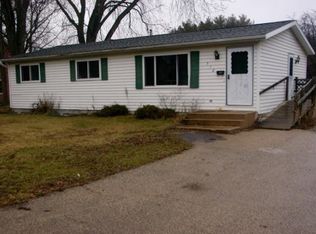 712 Holbeck St, Waupaca, WI 54981