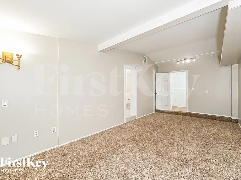 904 Alaska Dr — Photo 8