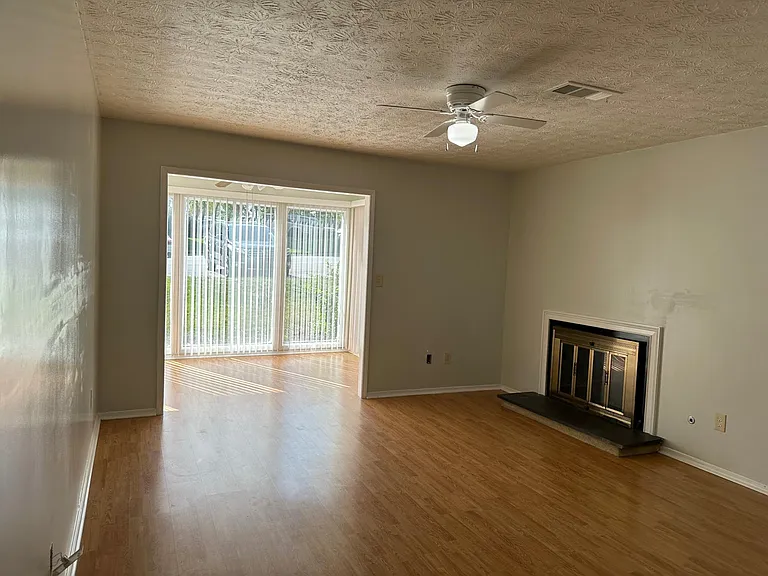 1803 Augusta Dr — Photo 3