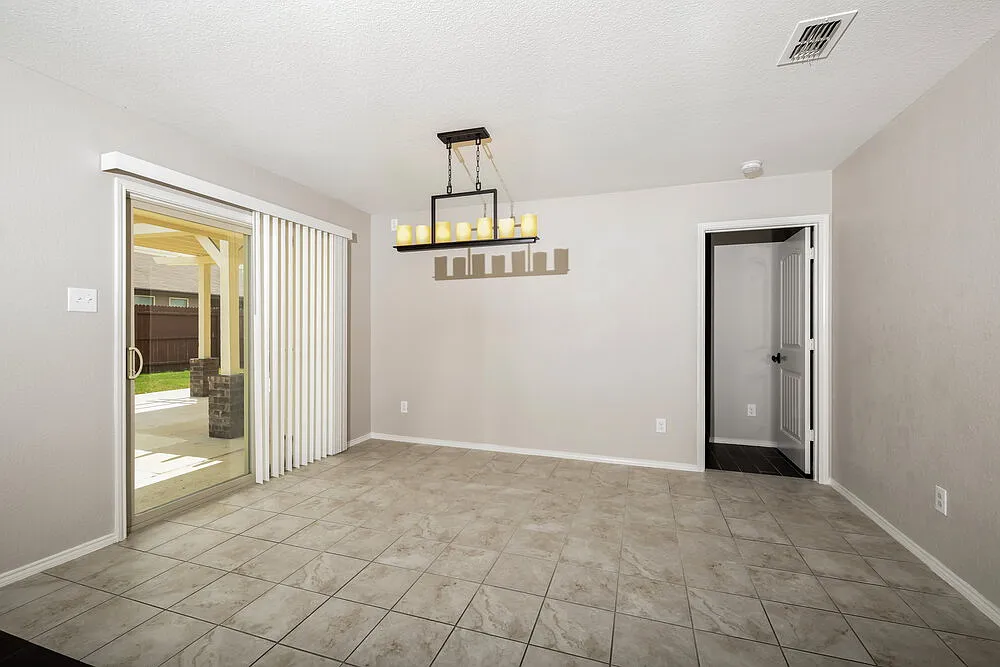 3 bed, 2.0 bath, 1876 sqft, $2,290 — Photo 4
