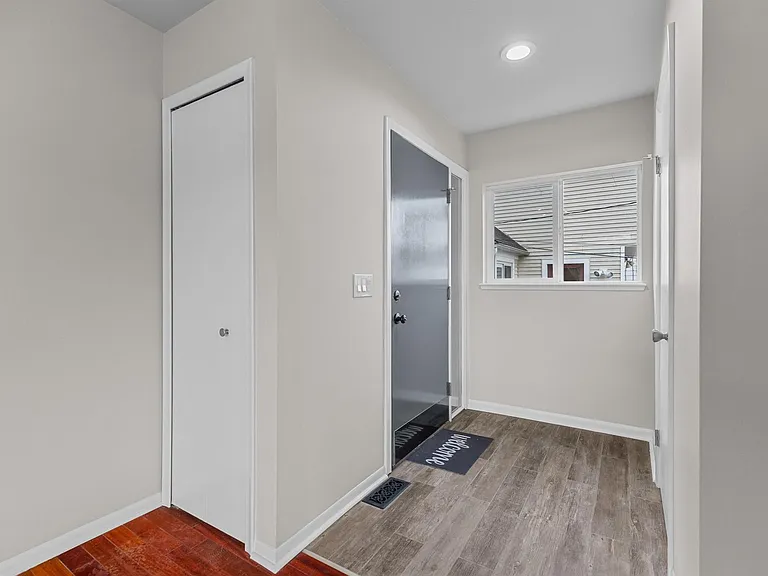 602 E Lincoln St — Photo 3
