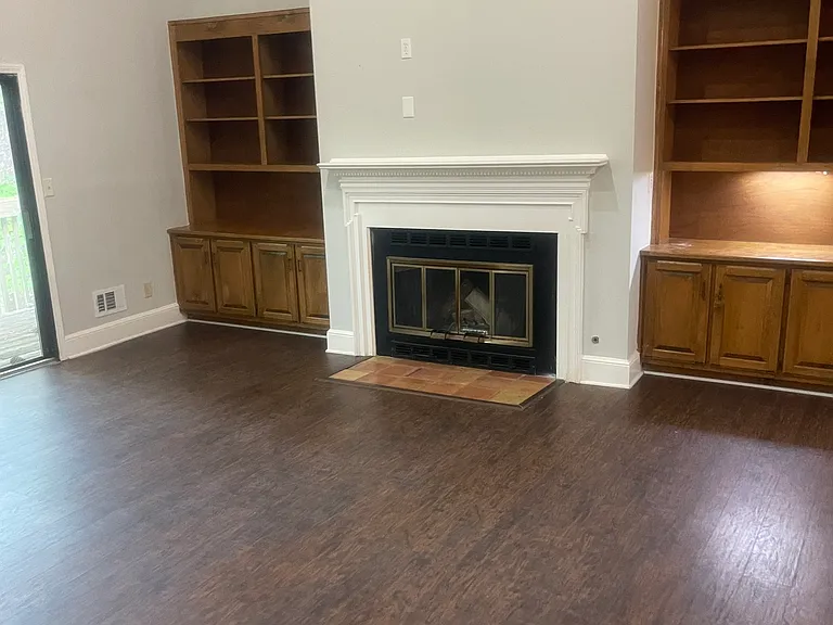 5035 Highland Hills Pkwy — Photo 5