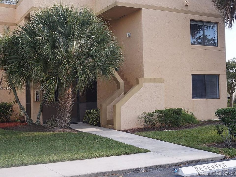1st image of 153 Lakeview Dr APT 106