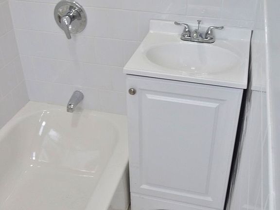 4th image of 52-17 Roosevelt Ave #26