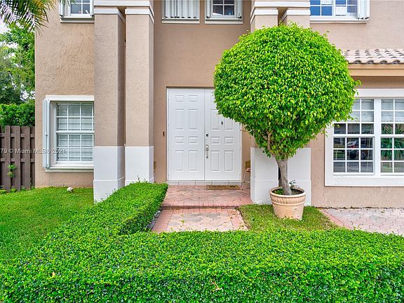 5th image of 11381 NW 64th Ter