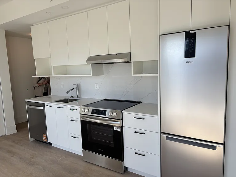 206 King St W #907 — Photo 1