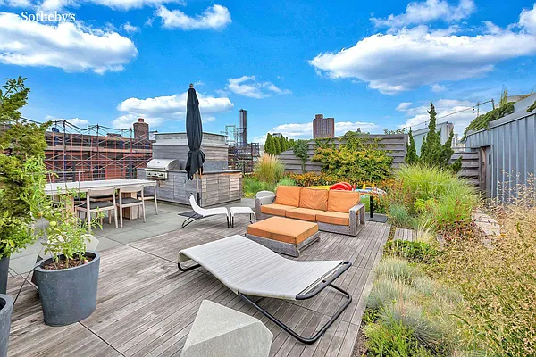 Sold by Sotheby's International Realty | media 13