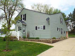 219 E Mission St, Strawberry Point, IA 52076