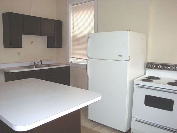 5th image of 3007A Sidney St