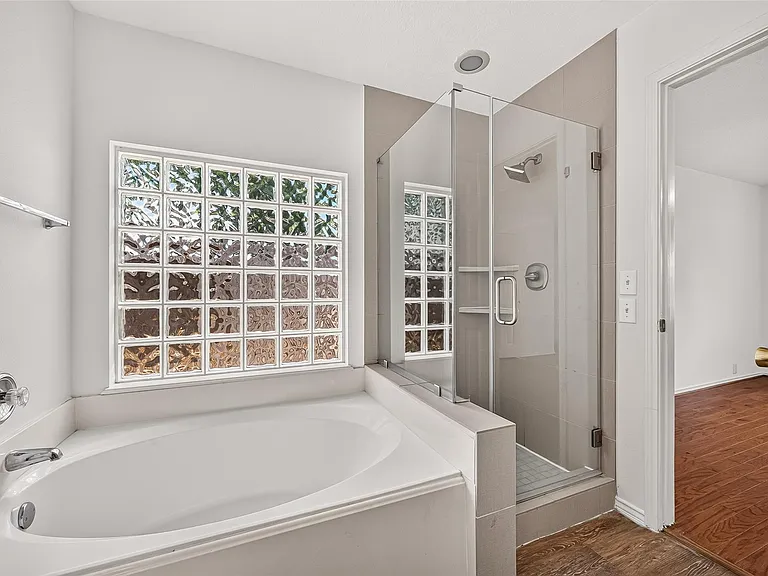 6807 Lauderwick Ct — Photo 37