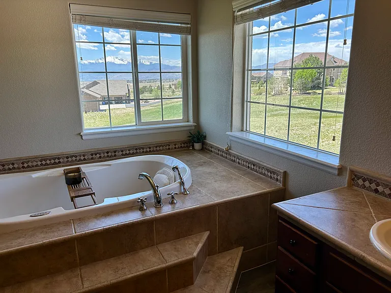 Large Tub with Jets and Views