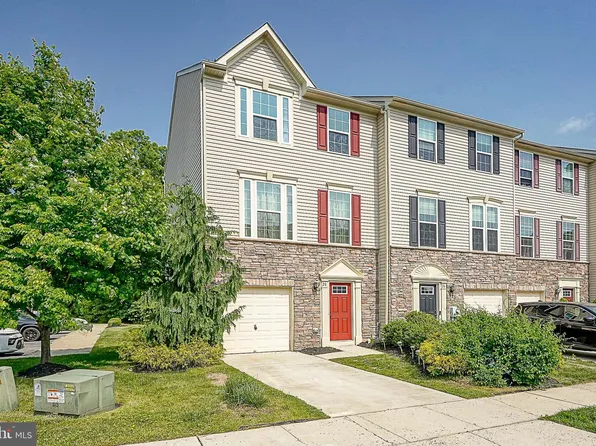 28 Tavern Ln, Sicklerville, NJ 08081