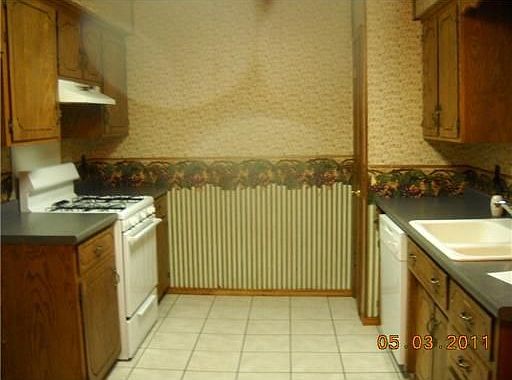3rd image of 1401 W Bishop Dr