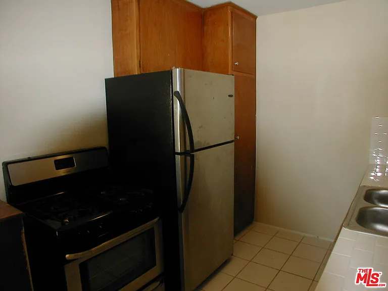 833 N Kingsley Dr #5 — Photo 8