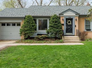 124 Mohawk Dr, Clarendon Hills, IL