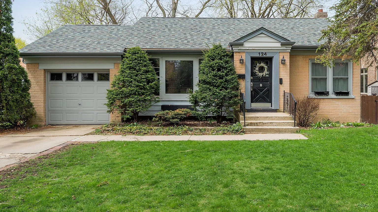 124 Mohawk Dr photo 1