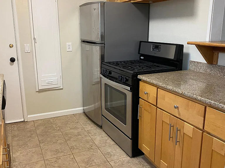 280 Everett Ave — Photo 6