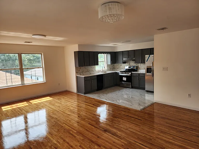 87 N 6th St #2 — Photo 11