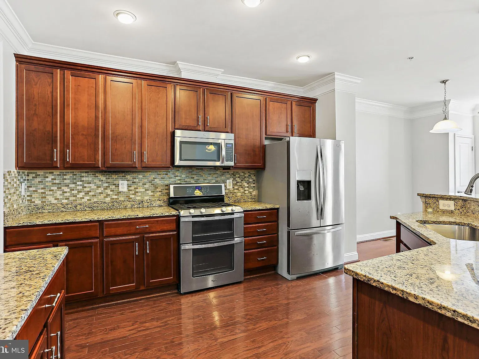 3 bed, 3.5 bath, 2288 sqft, $3,800 — Photo 4