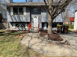 1712 Blue Island Dr, Crystal Lake, IL