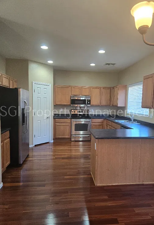Stunning 4 Bedroom Home In Villago Subdivision Of Casa Grande! — Photo 3