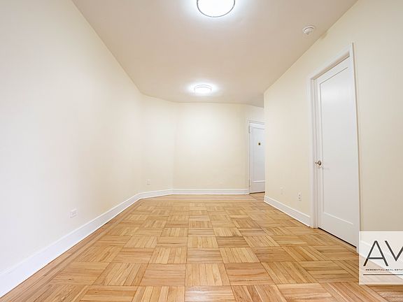 4th image of 2147 E 17th St #13