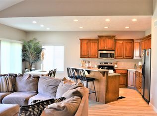 16914 Colony Dr, Omaha, NE 68136