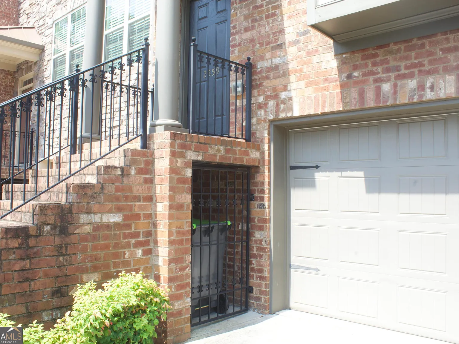 4 bed, 3.0 bath, 1008 sqft, $3,900 — Photo 2