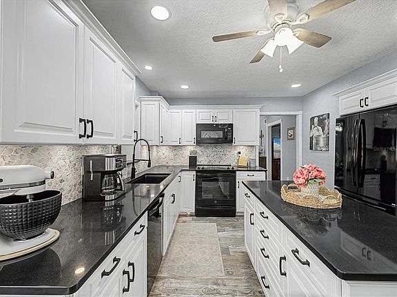 3rd image of 24420 Lanark Rd