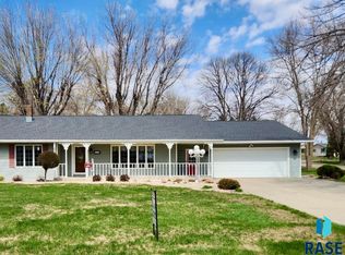260 Park Ave, Edgerton, MN 56128