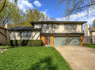 2012 S 160th St, Omaha, NE 68130