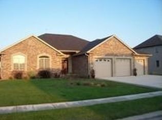 1075 Fountain Park Dr, Sherman, IL 62684