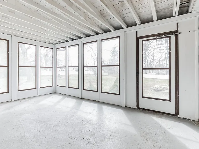 60 Maple Ave — Photo 27