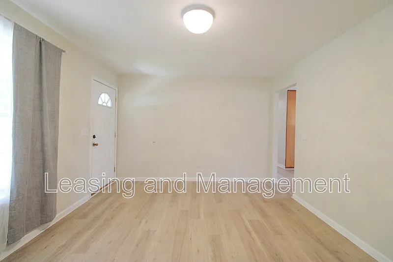 3 bed, 2.0 bath, 1134 sqft, $2,695 — Photo 4