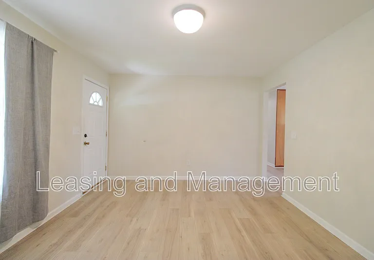 305 Millcreek Dr — Photo 4